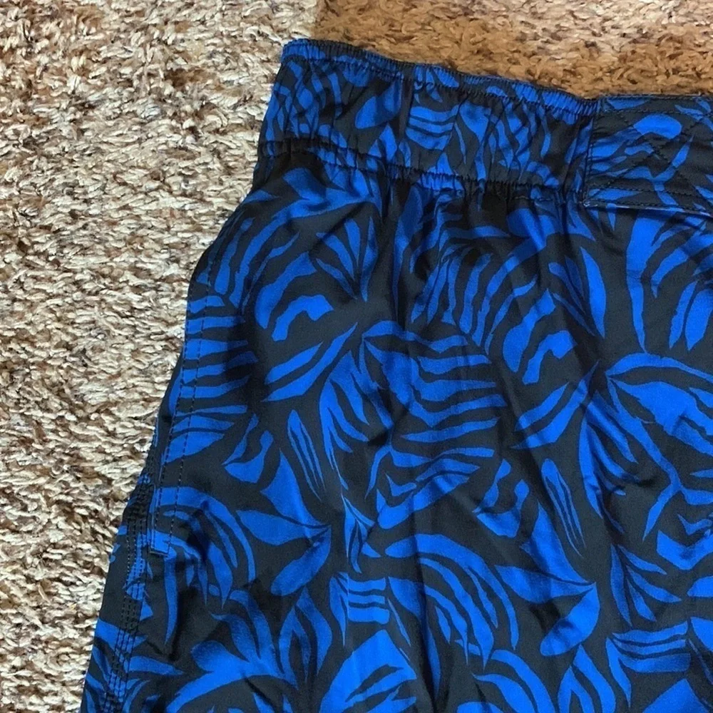Coolibar Island swim trunks Blue and black print Size XXL UPF 50+